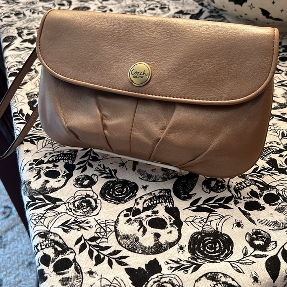 Coach Clutch/Wristlet Tan-Gold Shimmer - Picture 2 of 12